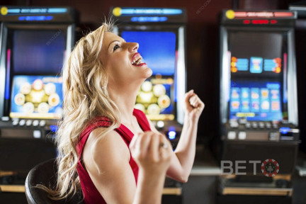 Τα χρήματα μπόνους και το παιχνίδι του καζίνο χρησιμοποιούν τυπικούς κανόνες καζίνο.